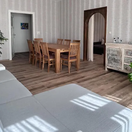 Apartment Schoene Altbauwohnung Mit Grosser Sonnenterrasse