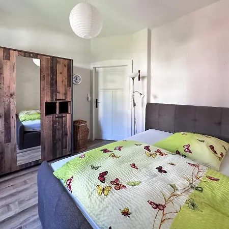 Schoene Altbauwohnung Mit Grosser Sonnenterrasse