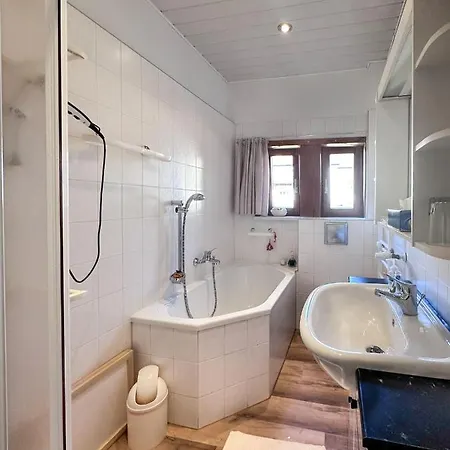 Schoene Altbauwohnung Mit Grosser Sonnenterrasse