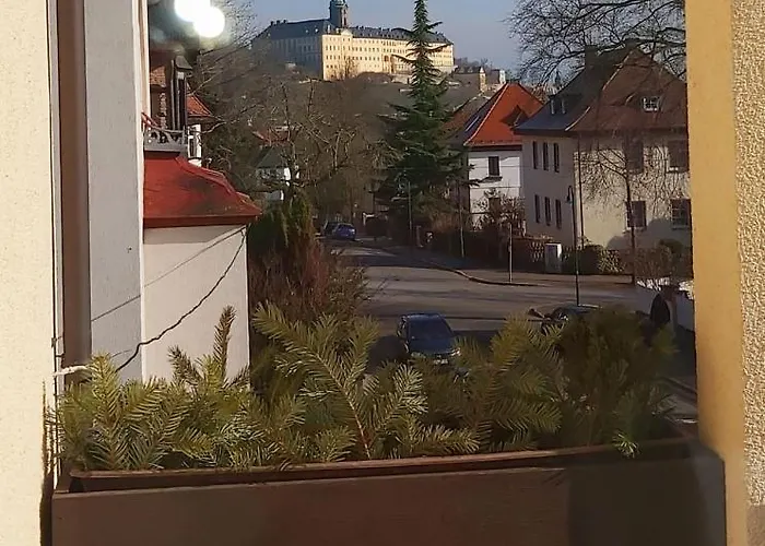 Schoene Altbauwohnung Mit Grosser Sonnenterrasse *