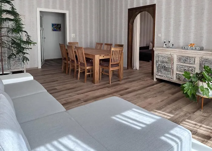 Apartment Schoene Altbauwohnung Mit Grosser Sonnenterrasse