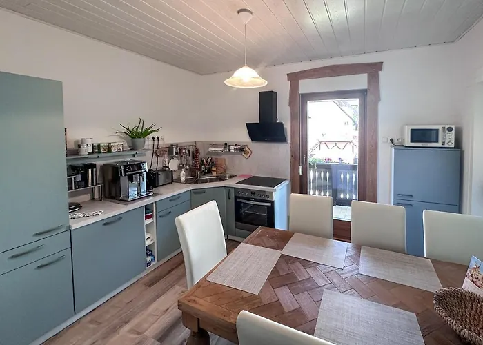 Schoene Altbauwohnung Mit Grosser Sonnenterrasse *