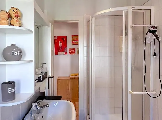 Schoene Altbauwohnung Mit Grosser Sonnenterrasse Apartment *